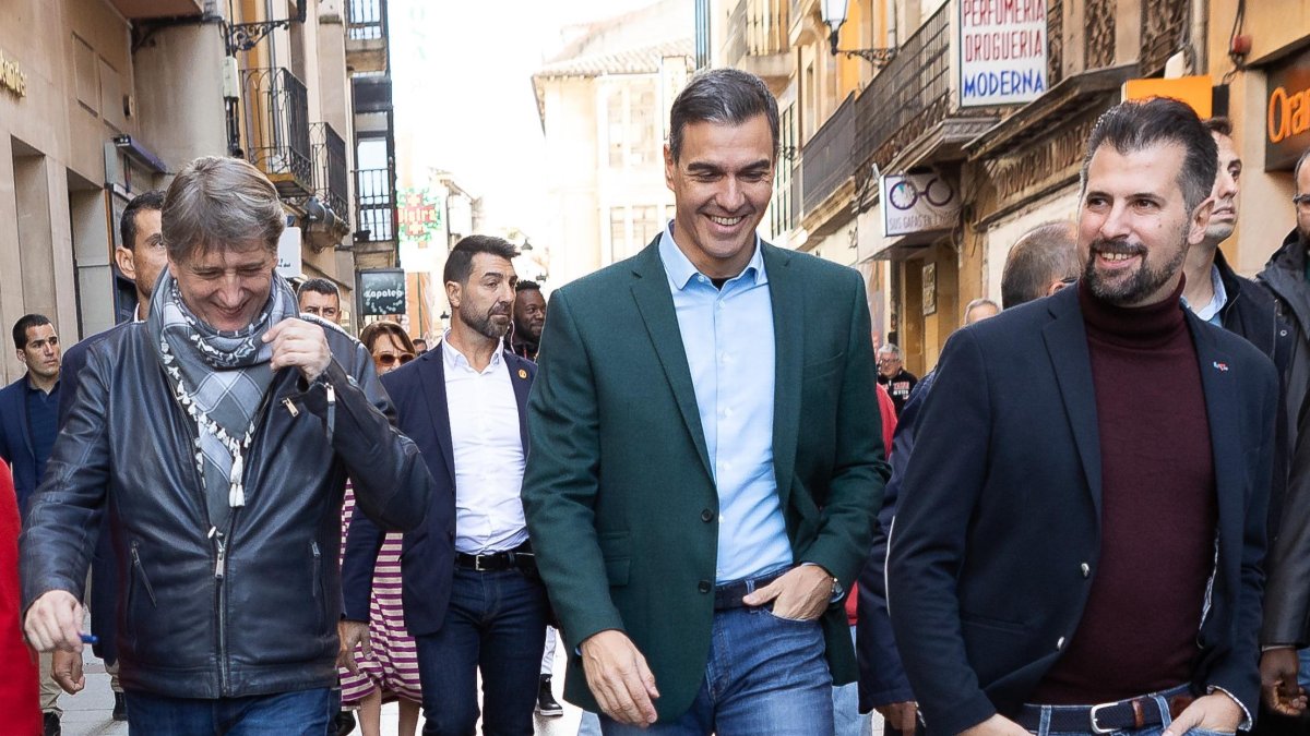 Carlos Martínez Mínguez, Pedro Sánchez y Luis Tudanca, en una imagen de archivo.