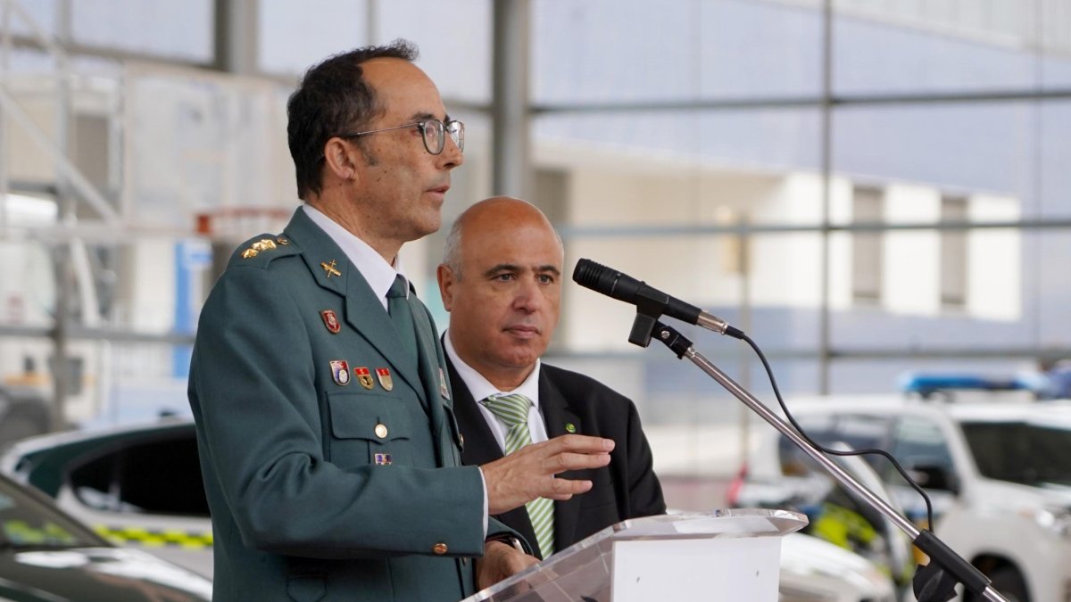 El coronel jefe de la Comandancia de la Guardia Civil de Valladolid, Andrés Manuel Velarde, y el subdelegado del Gobierno en Valladolid, Jacinto Canales, presentan tres operaciones de ciberdelincuencia.