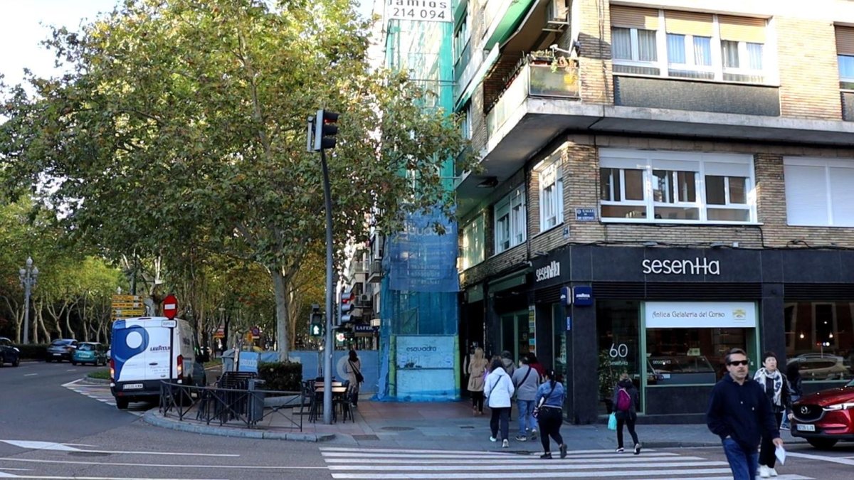 Imagen de las obras junto a la Academia de Caballería