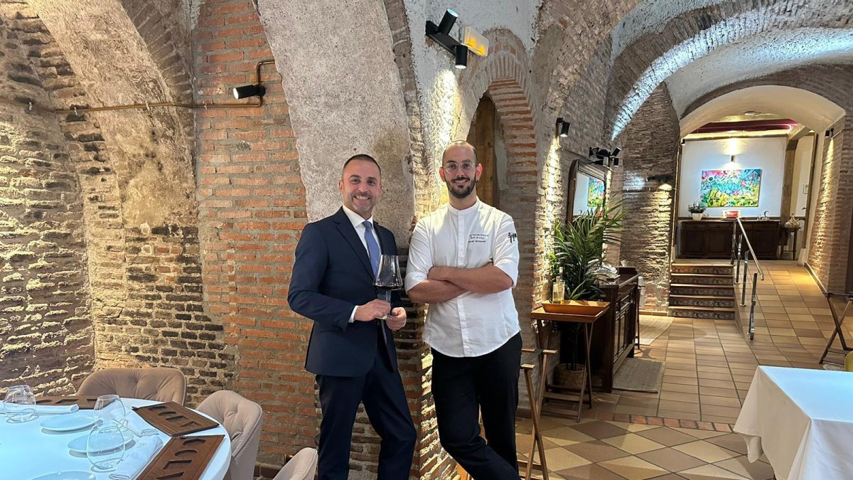 Roberto Simal y Nauzet Betancort, en el comedor del restaurante El Hilo de Ariadna.