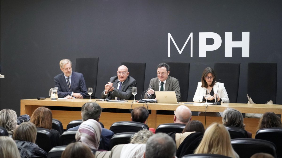 El alcalde de Valladolid, Jesús Julio Carnero, y el fiscal general del Estado, Álvaro García Ortiz, participan en la inauguración de las Jornadas de Fiscales Especialistas de Cooperación Internacional.