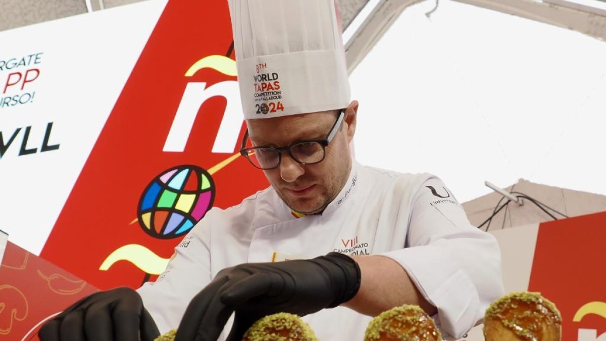 Teo Rodríguez del restaurante Trasto, en el Mundial de tapas 2024 representando a España