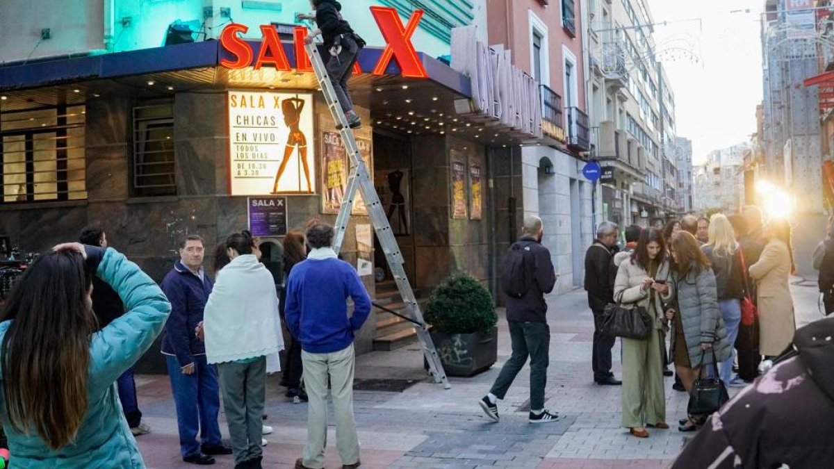 Imágenes del rodaje de 'Cochinas' en la calle Mantería de Valladolid
