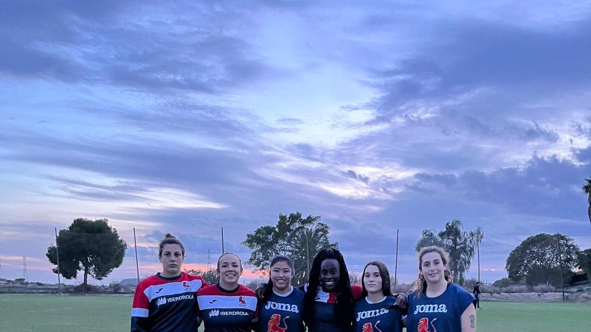 Las seis jugadoras de El Salvador, seleccionadas por España.