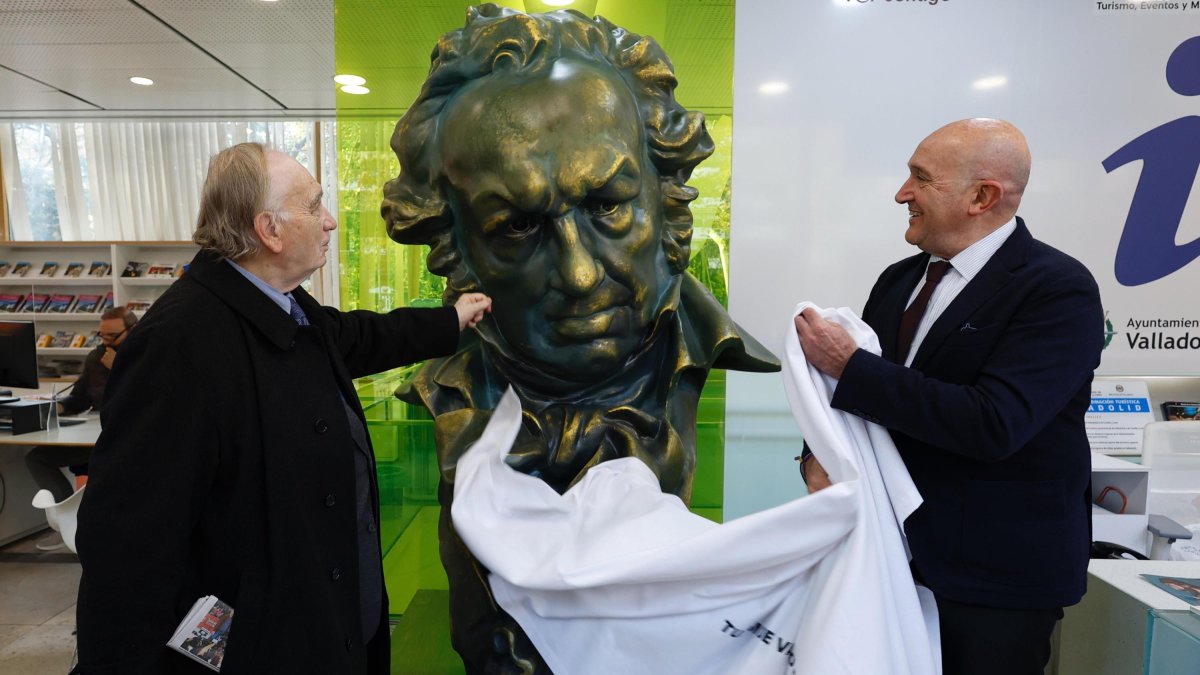 Méndez-Leite y Carnero descubren la réplica gigante