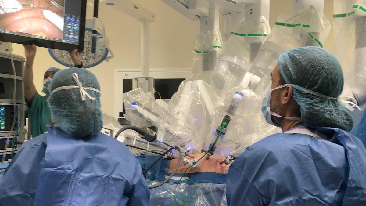 Cirugía con el robot 'Da Vinci' en el Hospital Clínico de Valladolid