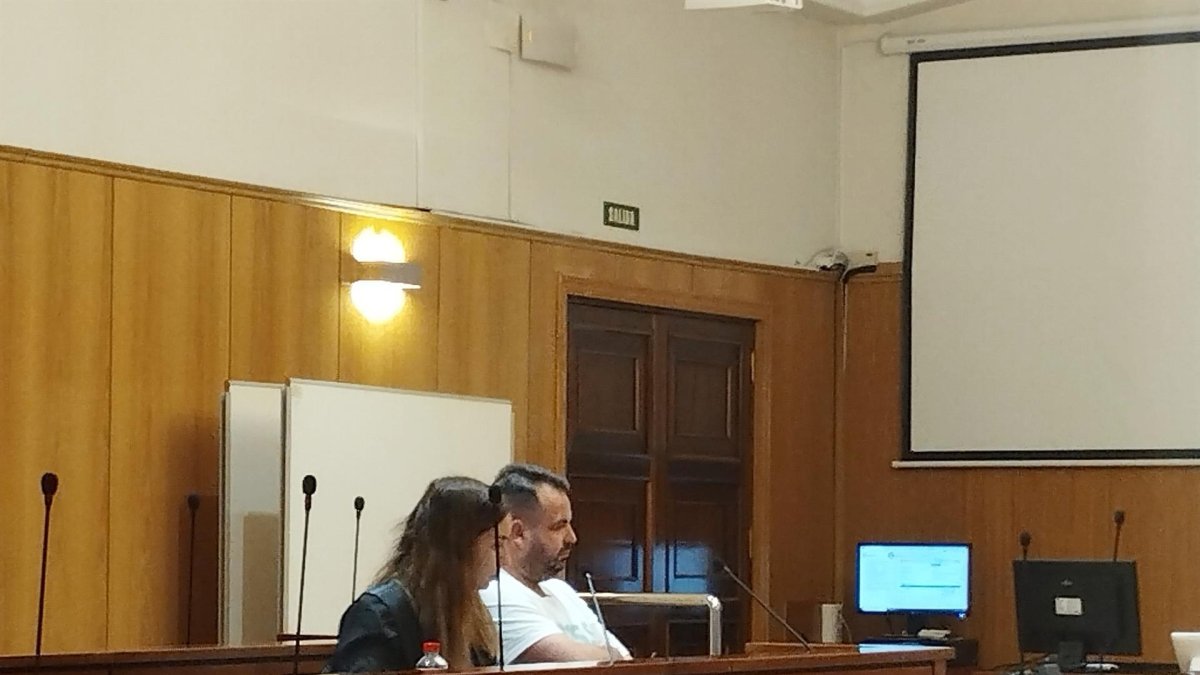 El vendedor y su abogada comparecen en la vista celebrada en la Audiencia de Valladolid