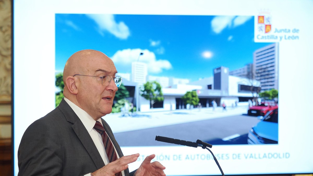 Jesús Julio Carnero durante la presentación de las obras de la estación de autobuses de Valladolid