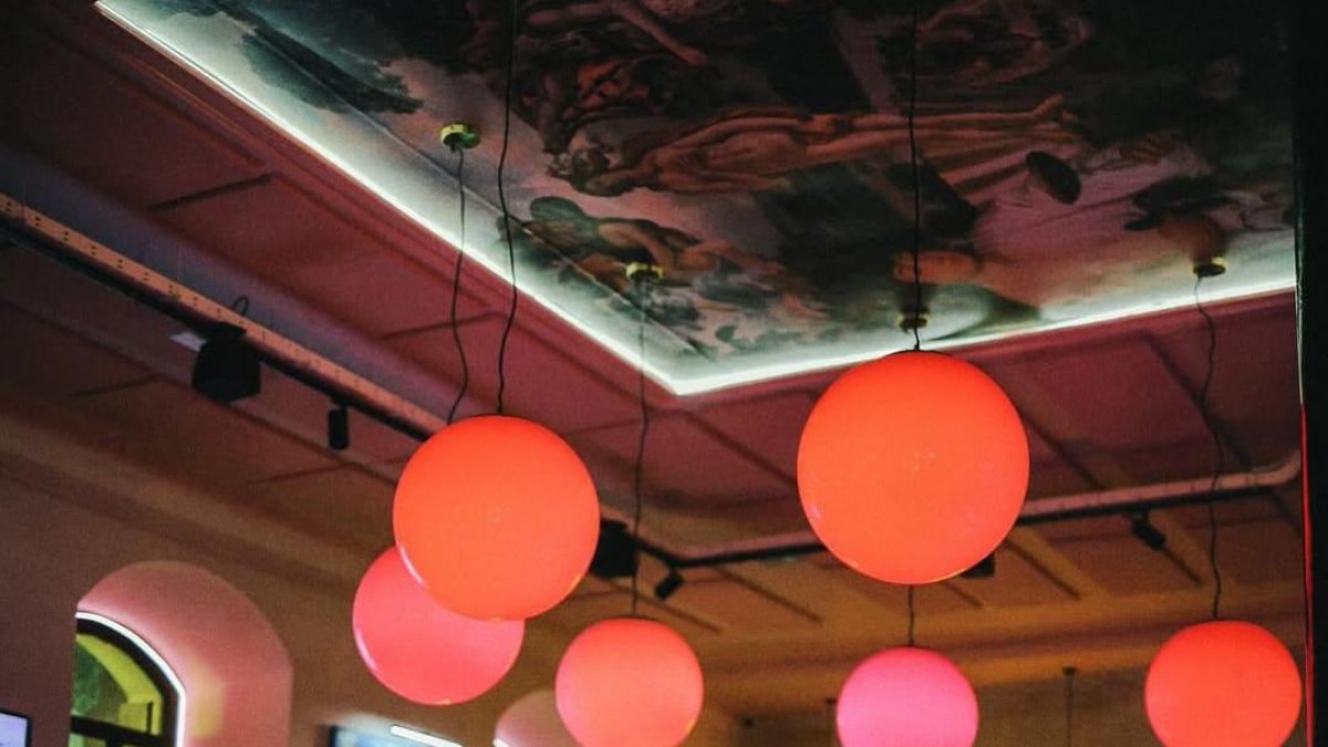 Interior del bar Cucu Bananas ubicado en Pasaje Gutiérrez