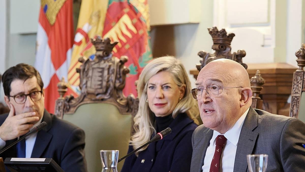 El alcalde, Jesús Julio Carnero, durante una intervención en el Pleno de este lunes. PHOTOGENIC