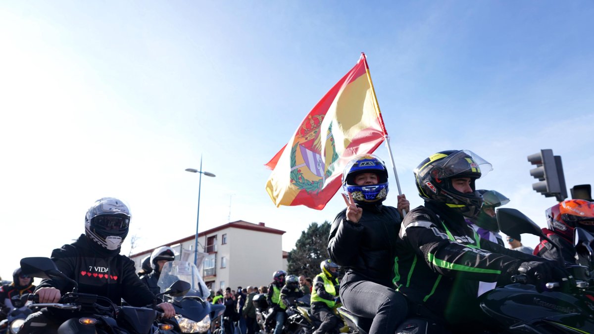Desfile de Banderas en las 42ª edición de Pingüinos