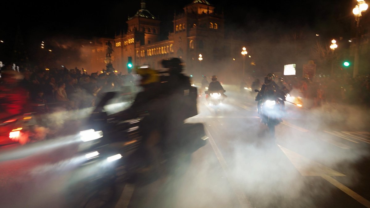 Desfile de antorchas en la concentración motorista Pingüinos