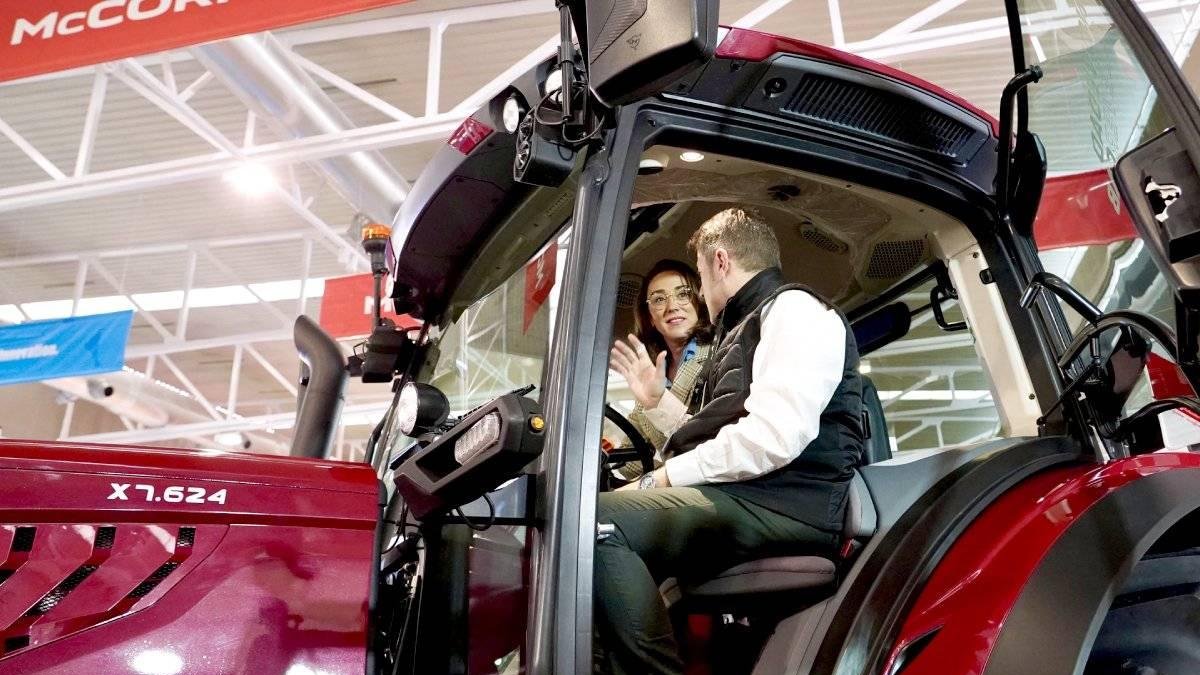 La consejera de Agricultura, Ganadería y Desarrollo Rural, María González Corral, en la inauguración de la feria Agraria. ICAL