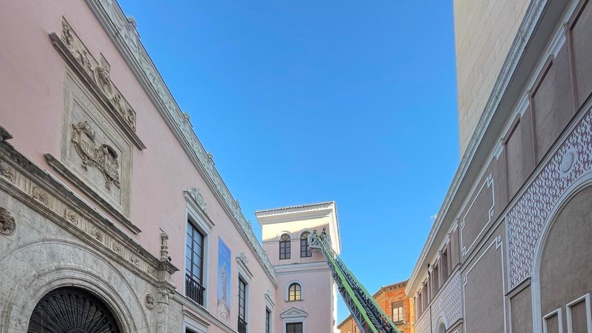 Caída de cascotes en la calle San Juan de Dios