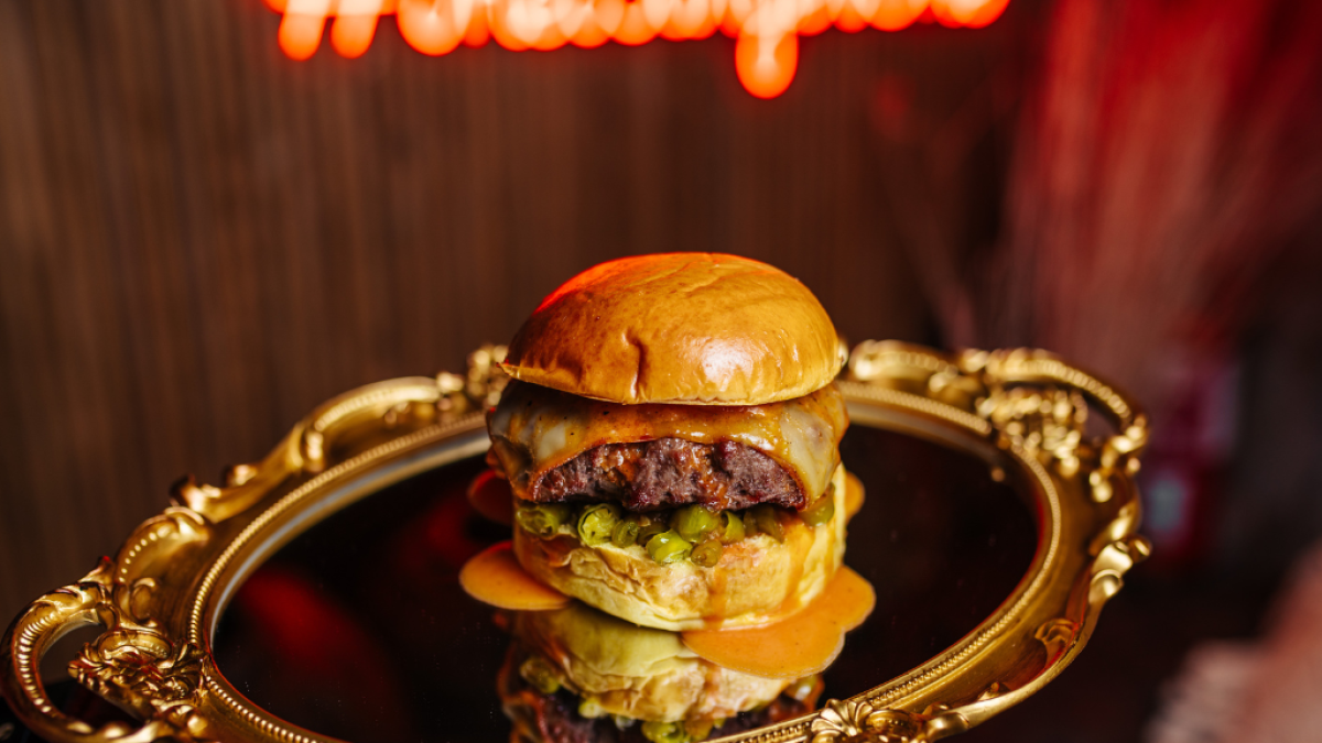 Imagen de la hamburguesa participante El Capricho de Berty´s, de Berty´s Burger Valladolid, en la Plaza Mayor.