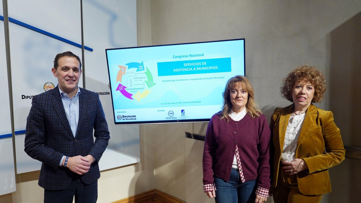 El presidente de la Diputación de Valladolid, Conrado Íscar, presenta el primer Congreso Nacional de Servicios de Asistencia a Municipios que se celebra los días 12 y 13 de junio.