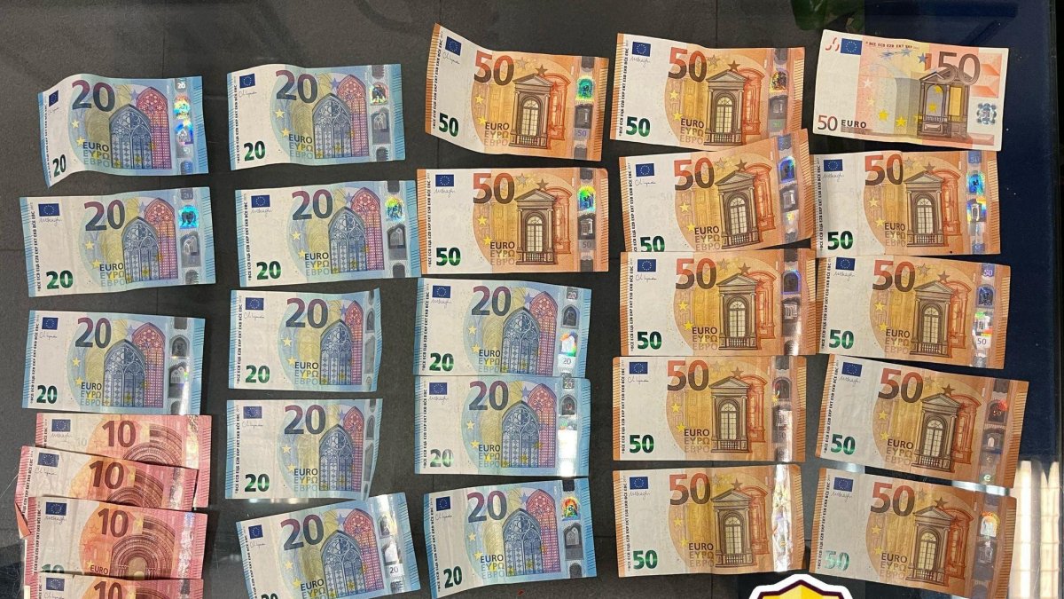 Droga y dinero que portaba el detenido