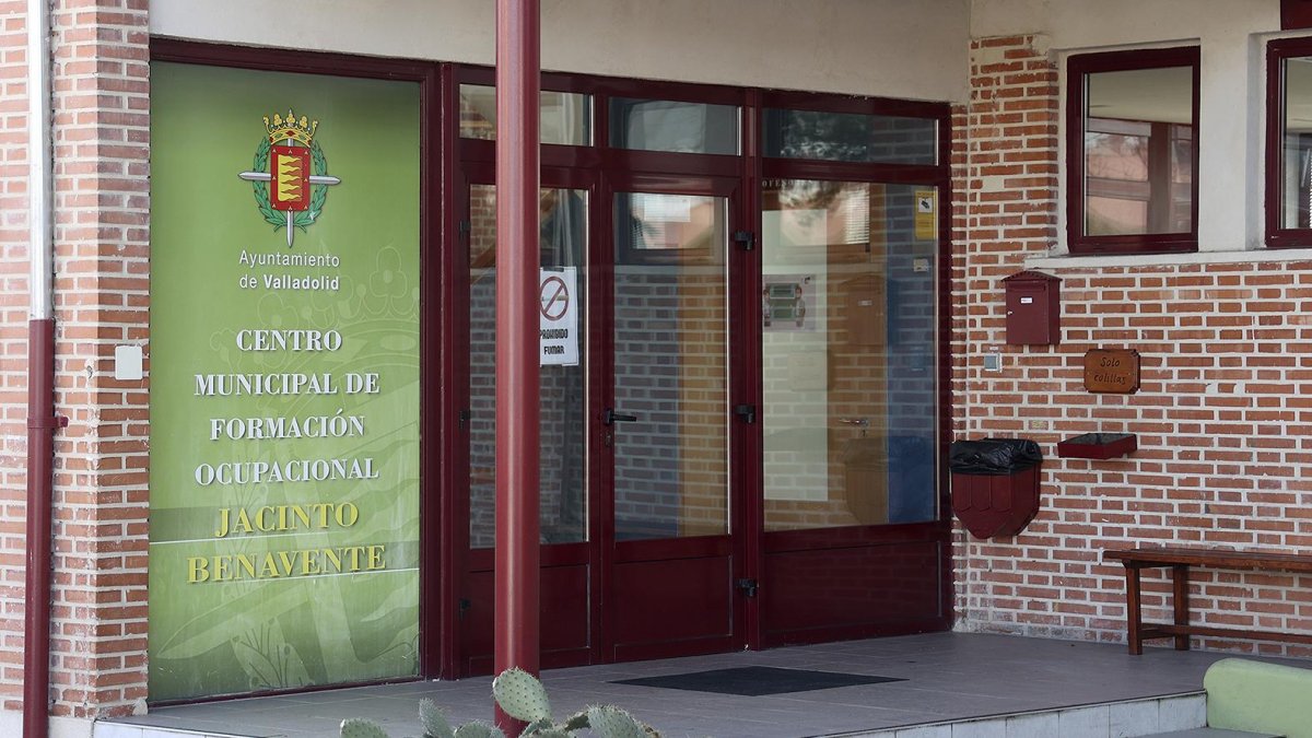 Centro municipal de formación ocupacional Jacinto Benavente, en la avenida Valle de Esgueva.