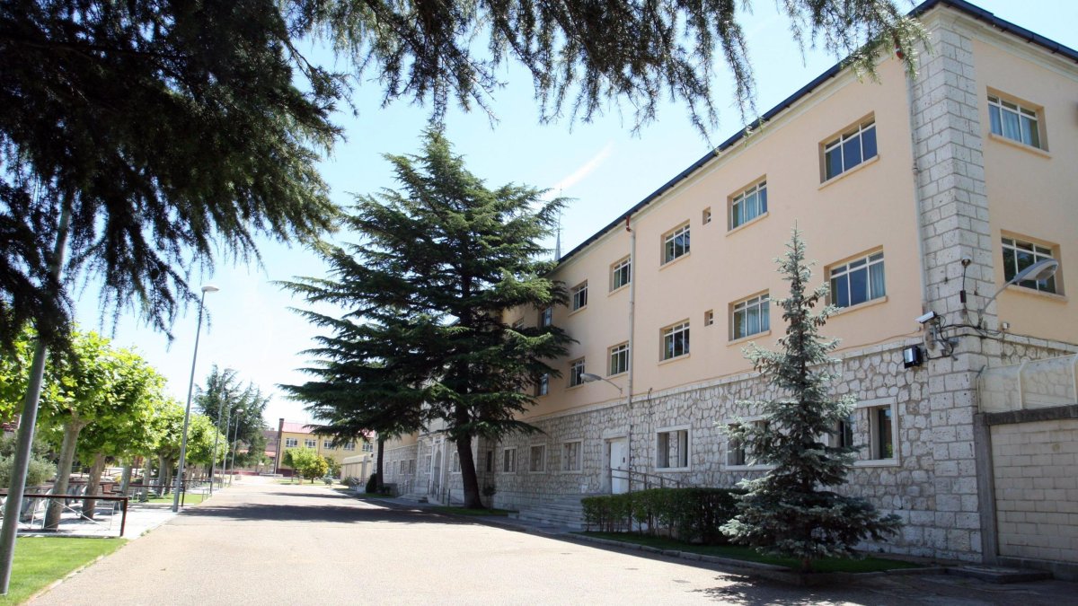 Fachada del centro de menores Zambrana