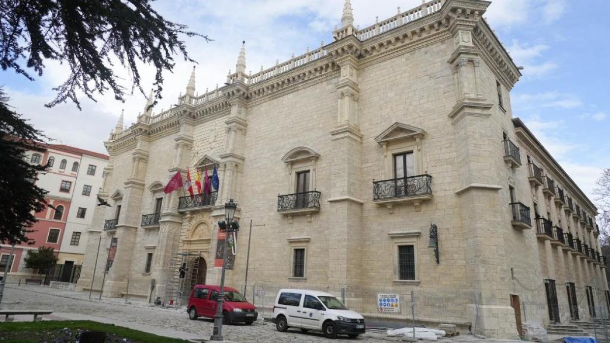 Fachada del Palacio de Santa Cruz sin andamios