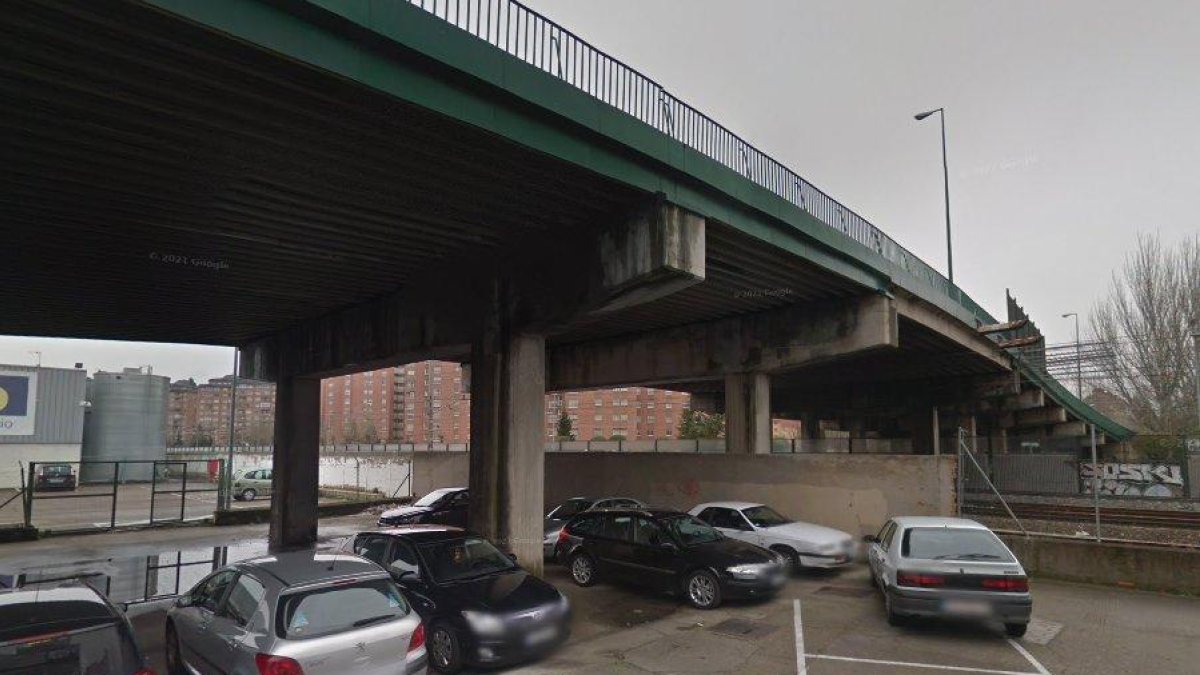 Puente calle Daniel del Olmo.