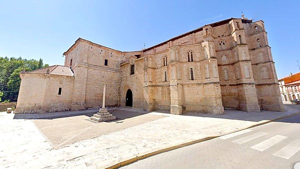Fachada de la iglesia del convento de San Pablo en Peñafiel.