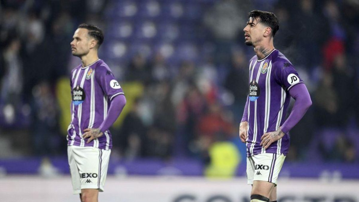Iván Sánchez y Luis Pérez se lamentan en Zorrilla.