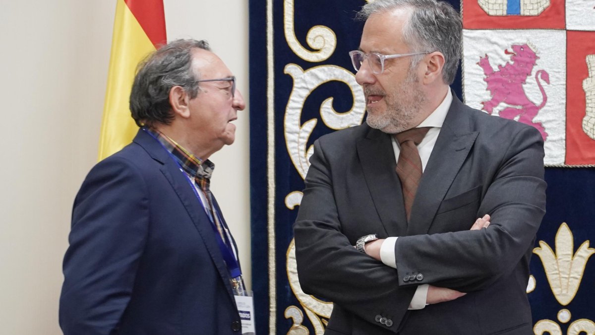 El alcalde de Villalar, Luis Alonso Laguna, y el presidente de las Cortes, Carlos Pollán.