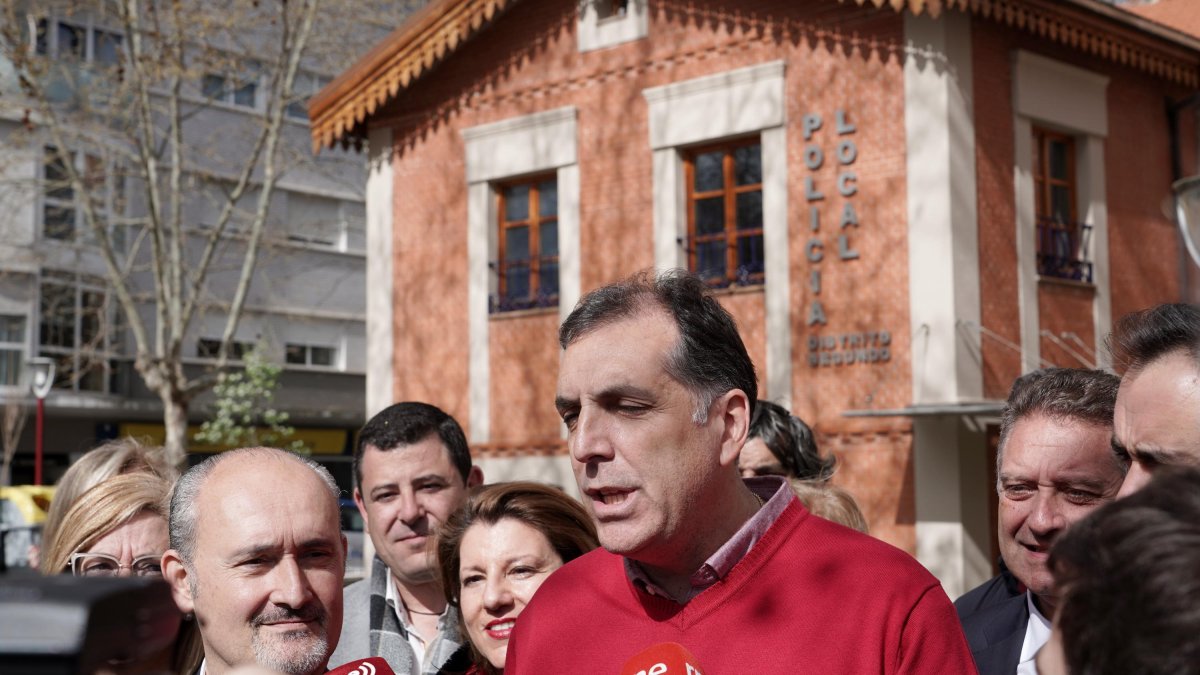 El portavoz nacional de Seguridad e Inmigración de VOX, Samuel Vázquez, preside en Valladolid la segunda reunión del Grupo de Respuesta Nacional de la formación.