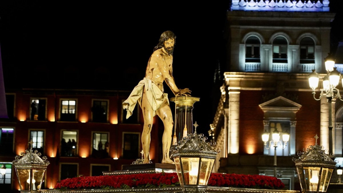 Procesión general de la Sagrada Pasión del Redentor, de la Semana Santa de Valladolid, 2024.
