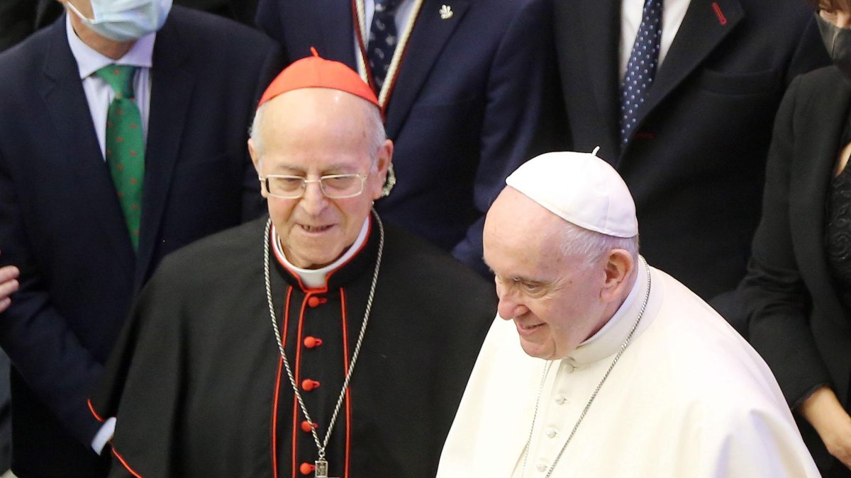 El Papa Francisco y el cardenal Ricardo Blázquez, en una imagen de archivo de 2021 durante una audiencia general celebrada en el Vaticano