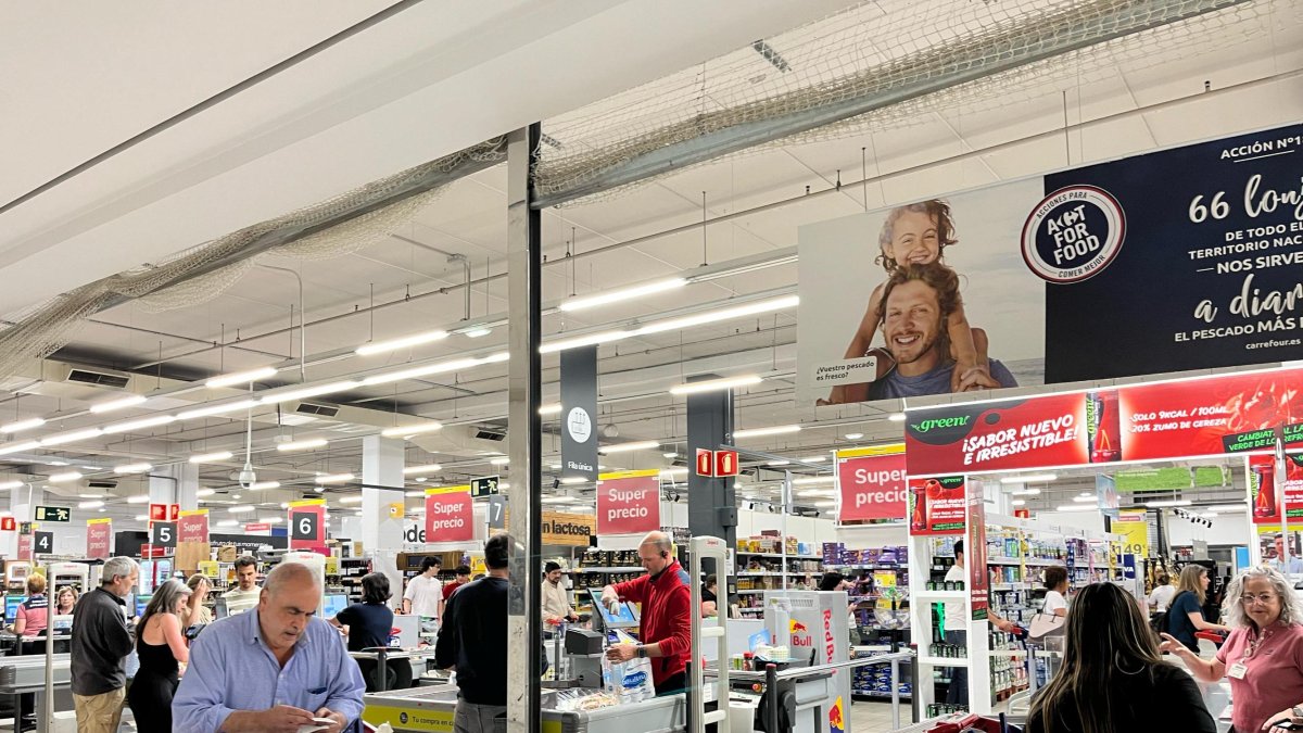 Carrefour abre sus puertas durante el apagón