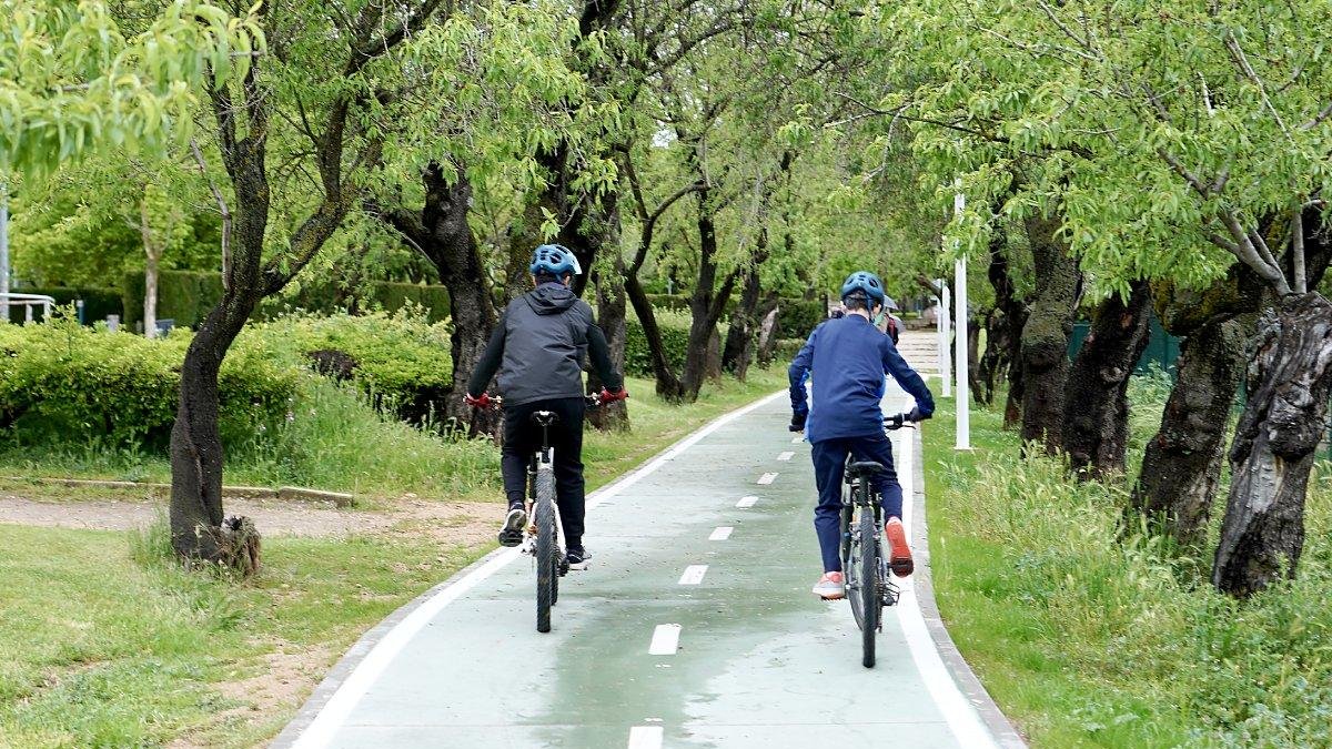 Nuevo tramo del carril bici en Parquesol entre el Parque del Mediodía y la Avenida de Salamanca.