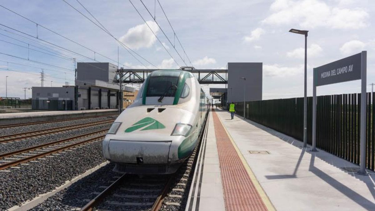Línea del AVE Madrid-Galicia en Medina del Campo