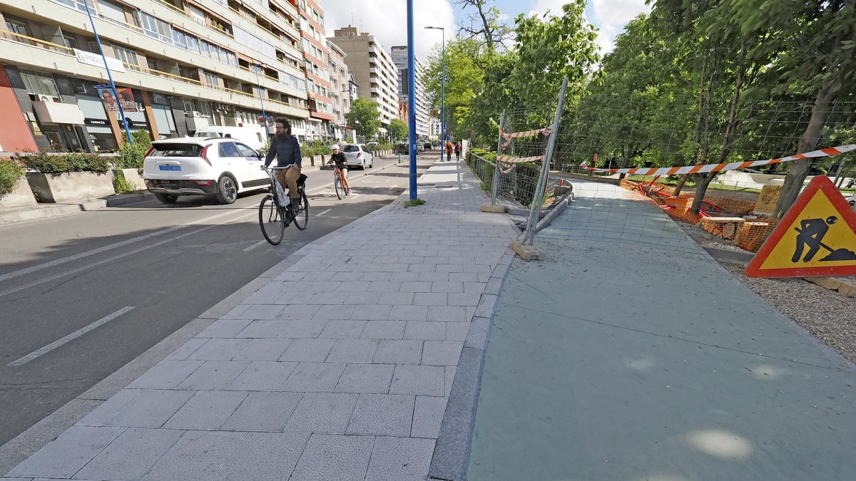 Obras del carril bici de Isabel la Católica en Valladolid.