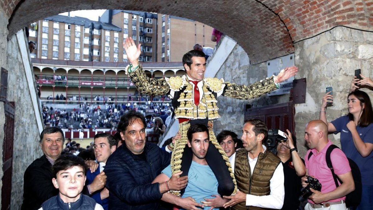 Emilio de Justo salió de la plaza por la puerta grande.
