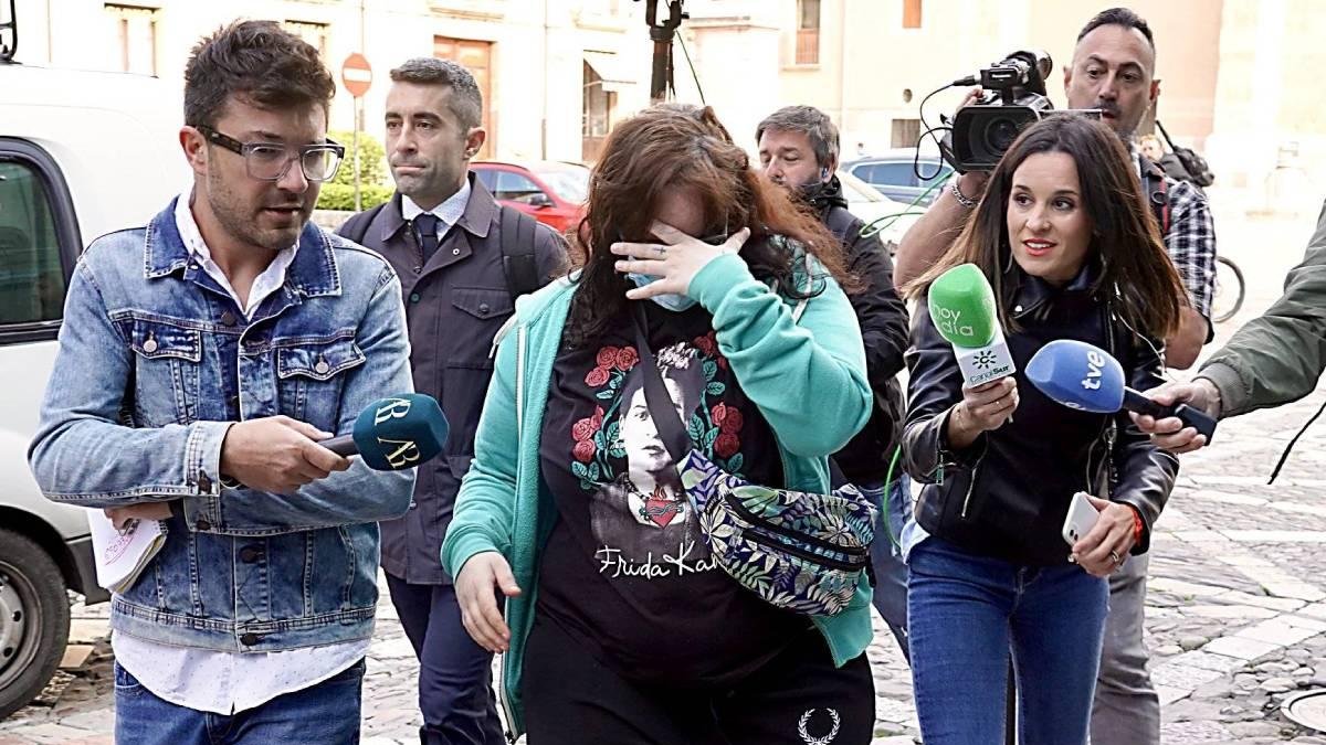 La 'reina de la burundanga' a su salida de la Audiencia Provincial de León.