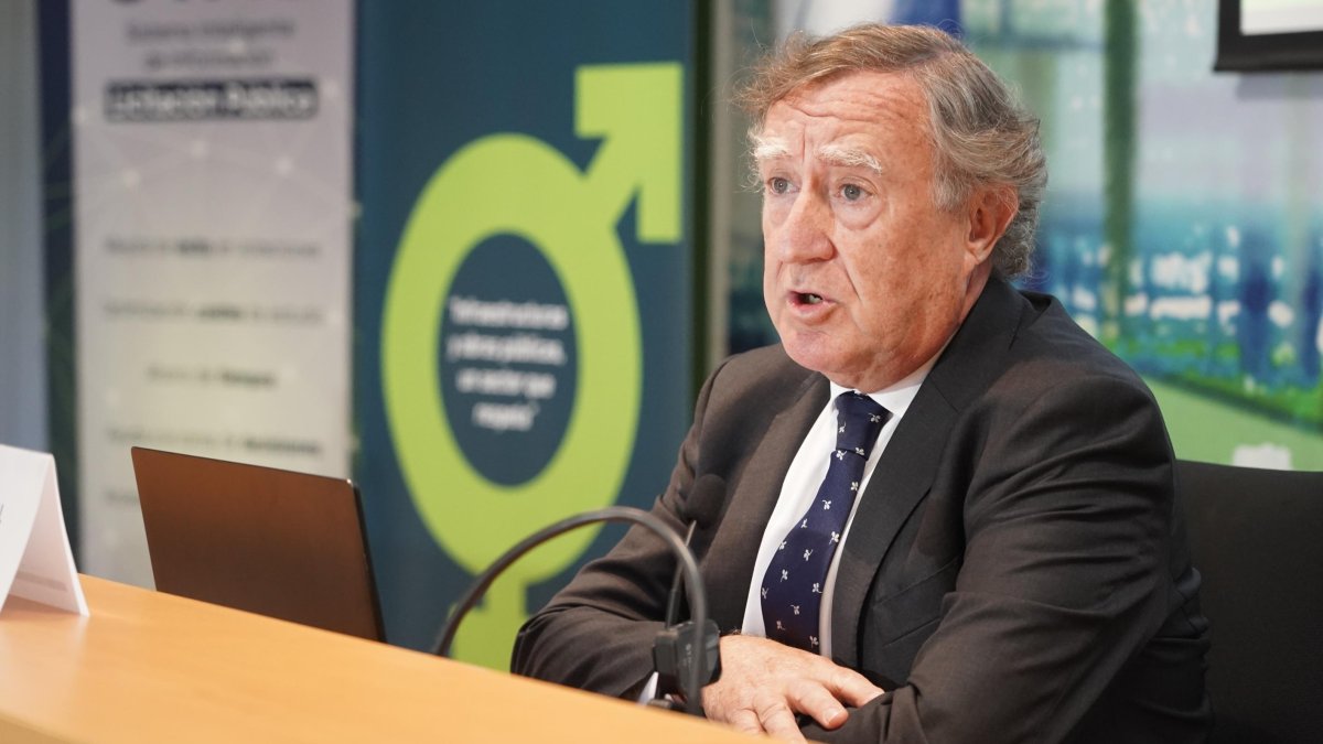 El presidente de la Cámara de Contratistas de Castilla y León, Enrique Pascual, hace balance de los últimos datos de licitación de obra oficial.