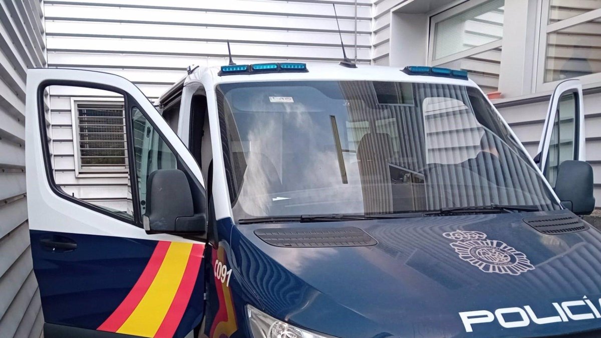 Furgón de la Policía Nacional