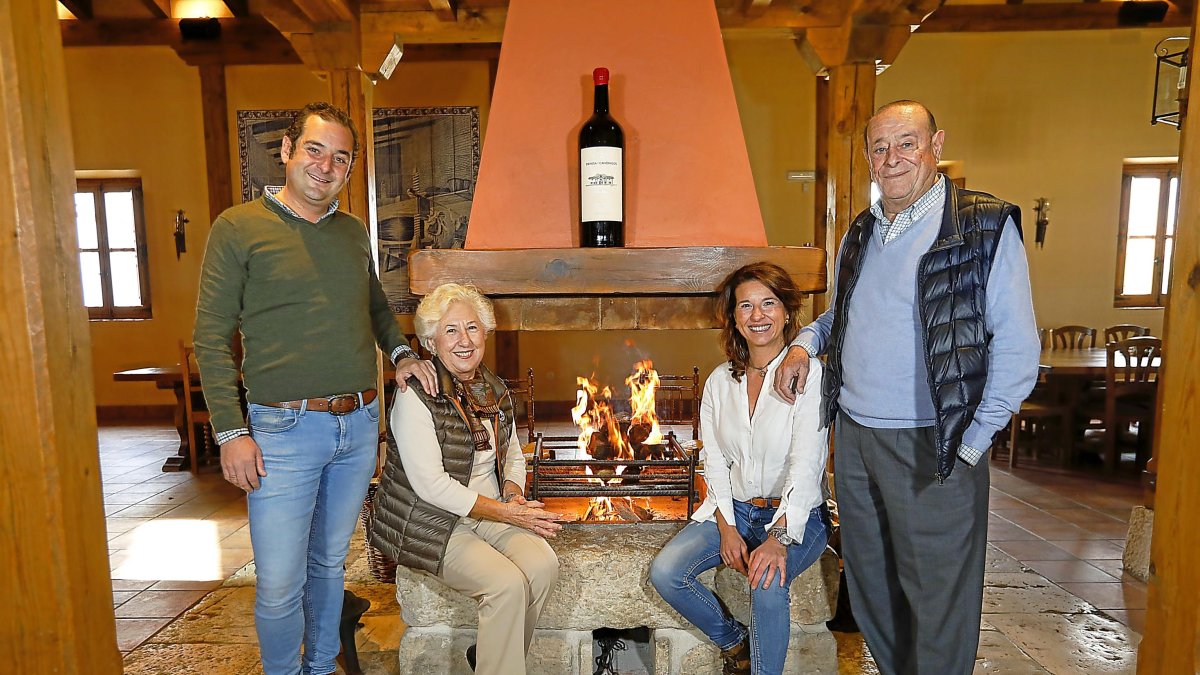 Luis Sanz acompañado con parte de su familia en una imagen de 2018.
