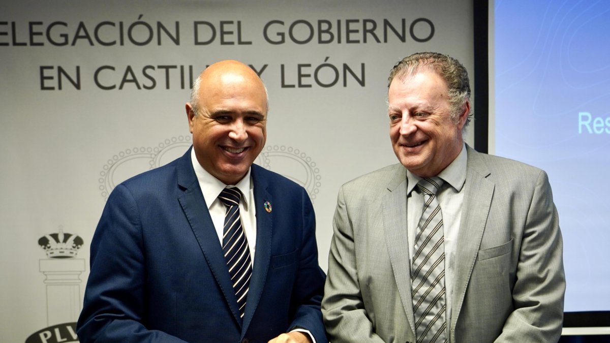 El subdelegado del Gobierno en Valladolid, Jacinto Canales, y el delegado territorial de la Aemet en Castilla y León, Manuel Mora