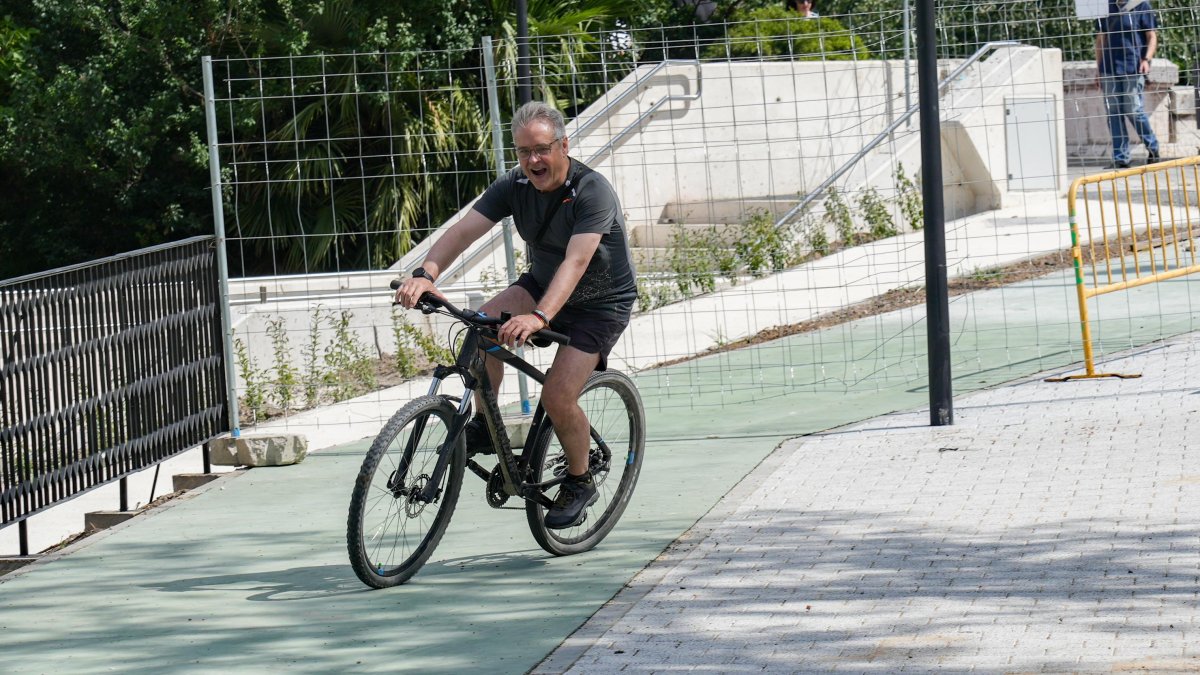 Nuevo carril bici del paseo de Isabel la Católica de Valladolid.