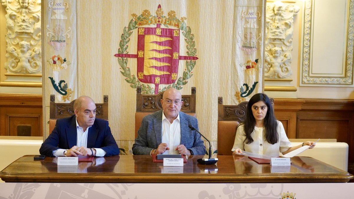 Lorenzo Amor, Jesús Julio Carnero y Leticia Mingueza