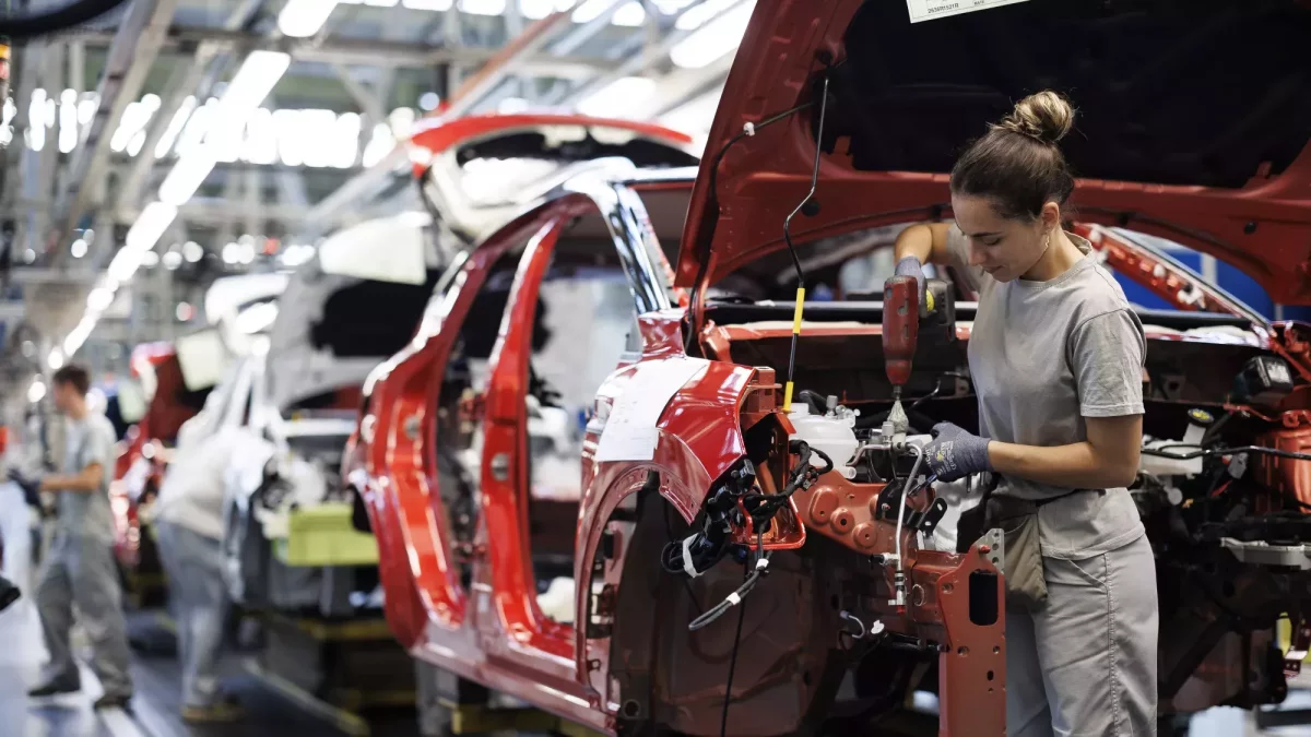 Proceso de montaje de un coche de Renault