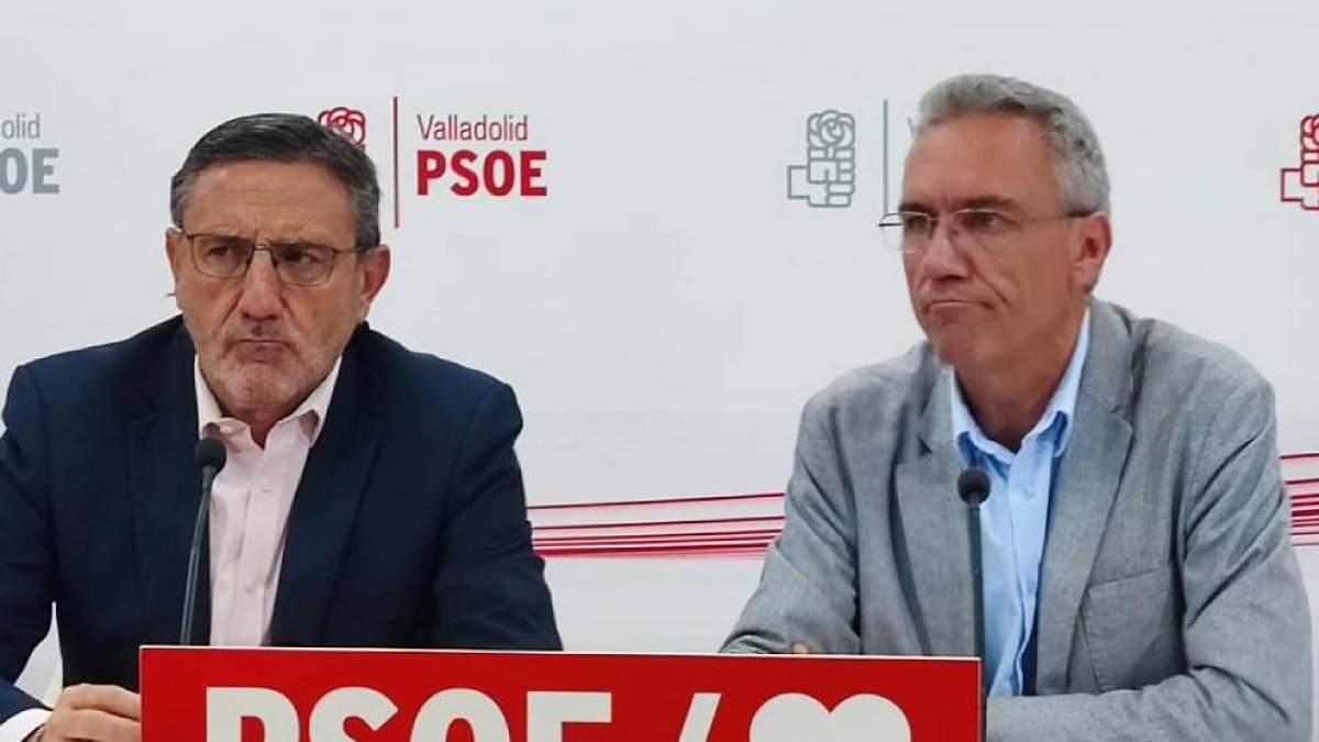 Francisco Ferreira y Javier Izquierdo durante la comparecencia en la sede del PSOE.