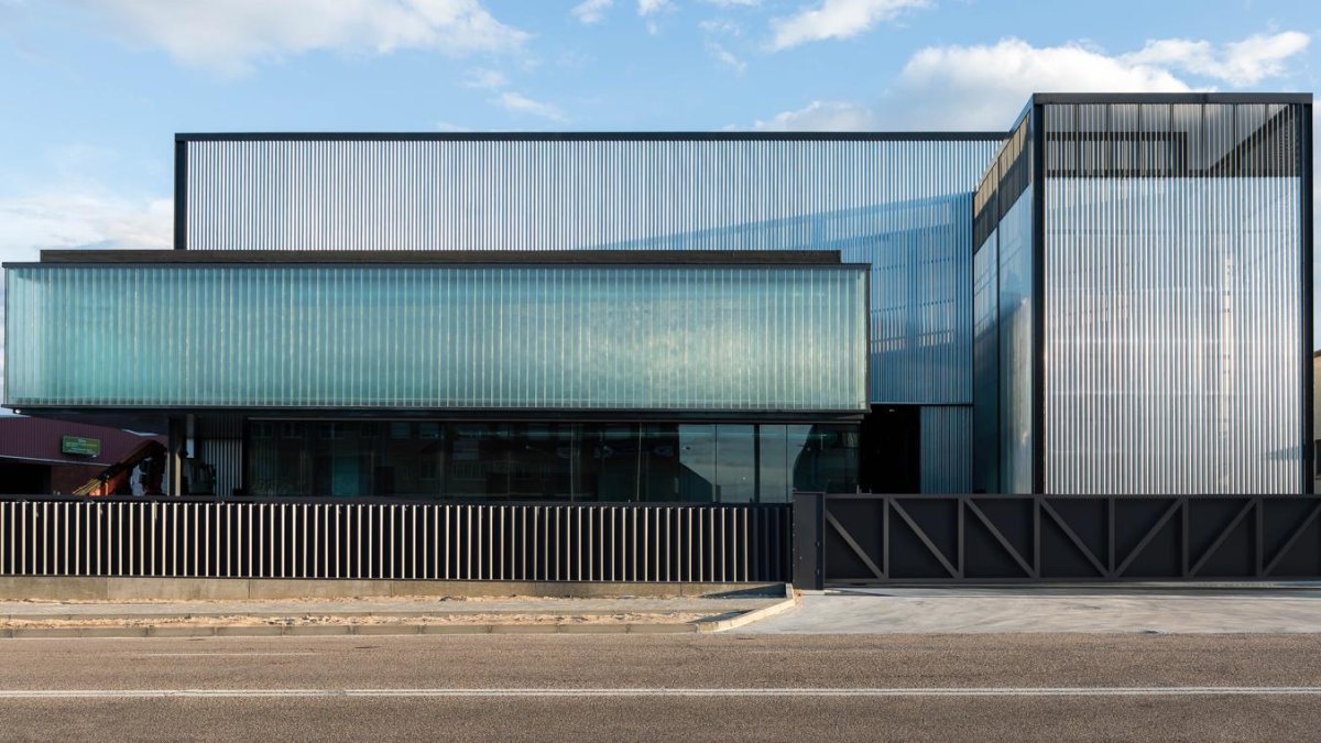 Her forbidden desires lead her to a giantess realm