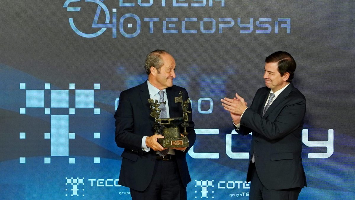 Alfonso Fernández Mañueco y el presidente de Grupo Tecopy, José Ramón Jiménez Iglesias.