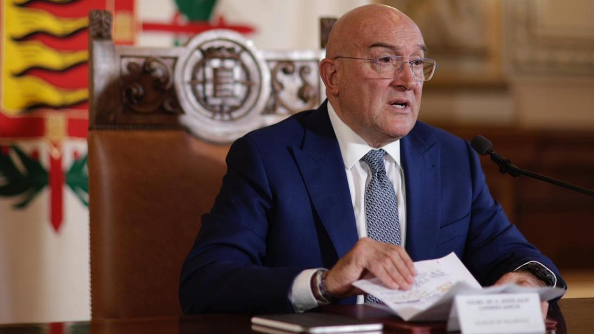 El alcalde de Valladolid, Jesús Julio Carnero, durante la rueda de prensa.