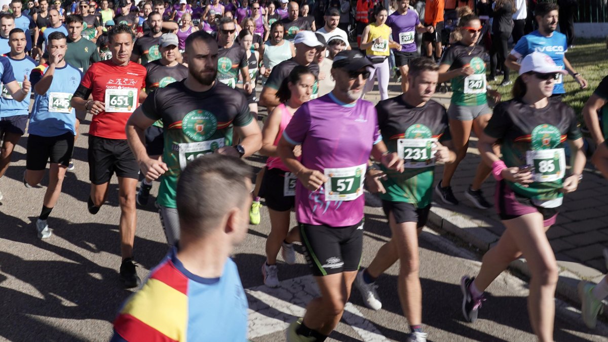 Centenares de personas participan en la II Legua Guardia Civil Valladolid 2025, a beneficio de la Asociación de Mujeres Supervivientes de Cáncer de Mama Vallkirias Pisuerga