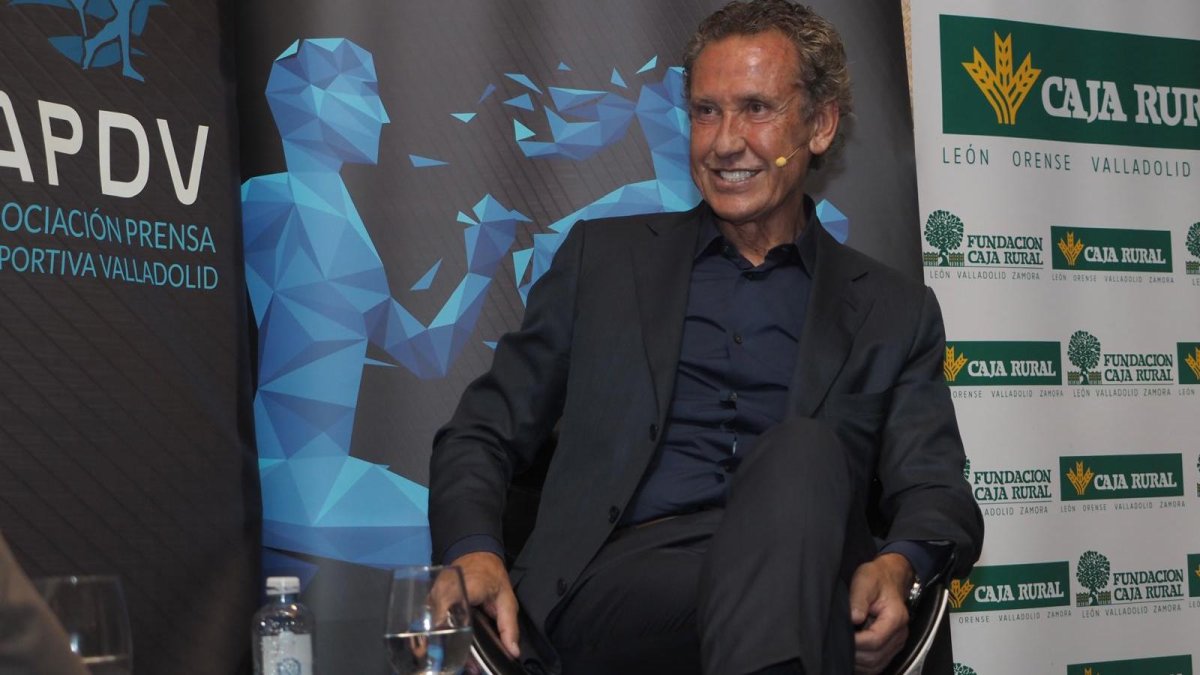 Valdano en Los Desayunos de la APDV en la Real Sociedad Hípica.